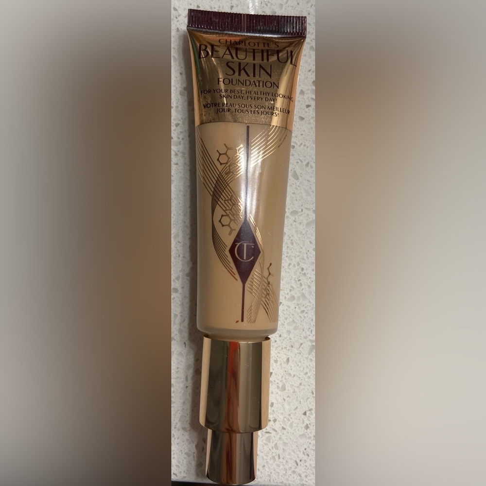 Charlotte Tilbury Beautiful Skin Foundation shade 4 Neutral